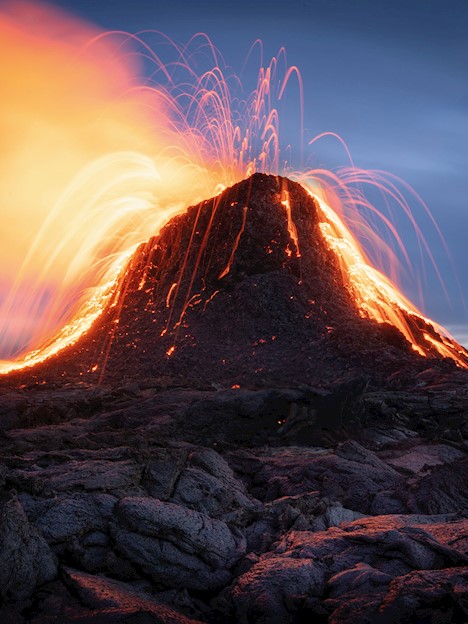 Fire and Lava - Lava at 800 degrees and poisonous fumes